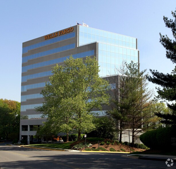 Primary Photo Of 2010 Corporate Ridge Rd, McLean Office For Lease