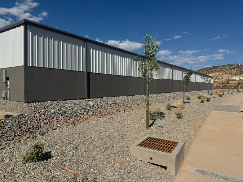 More Photos Of 68 Warehouse Dr, Washington Self Storage For Sale