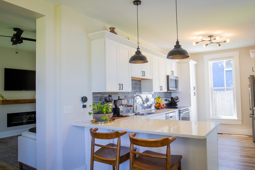 More Photos Of 324 W North St, Lebanon Specialty For Sale