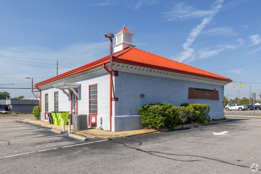 More Photos Of 200 Spring Ave, Spring Lake Freestanding For Lease