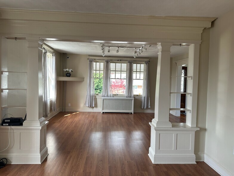 More Photos Of 1918 Carlisle Rd, York Office Residential For Sale