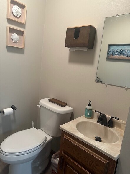 More Photos Of 118 W Locust St, Independence Office For Sale