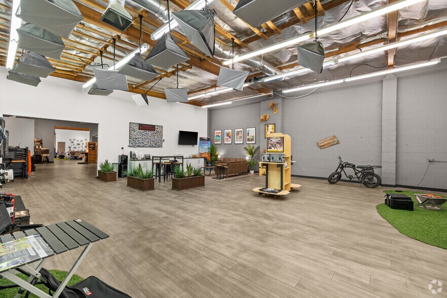 More Photos Of 29360-29370 Roadside Dr, Agoura Hills Flex For Sale