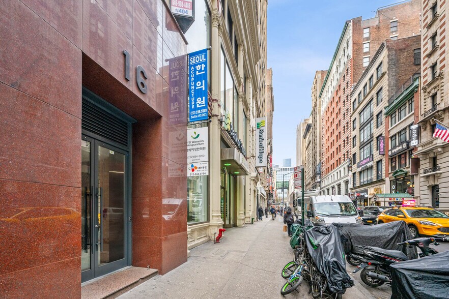 More Photos Of 16 W 32nd St, New York Medical For Lease