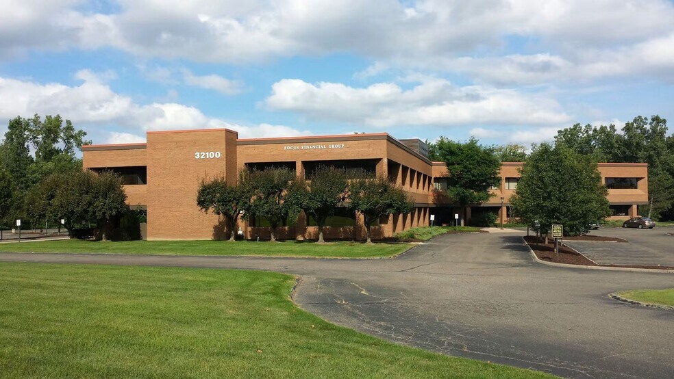 Primary Photo Of 32100 Telegraph Rd, Bingham Farms Medical For Lease