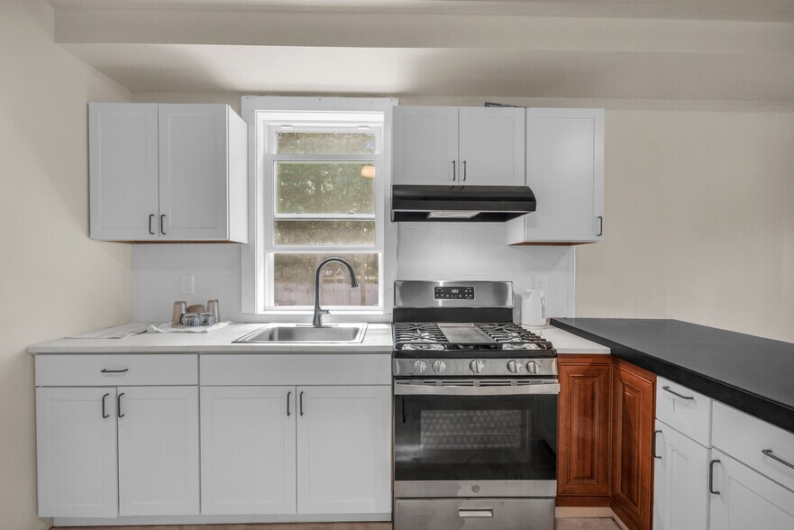 More Photos Of 715 Flanders Rd, Riverhead Office For Sale