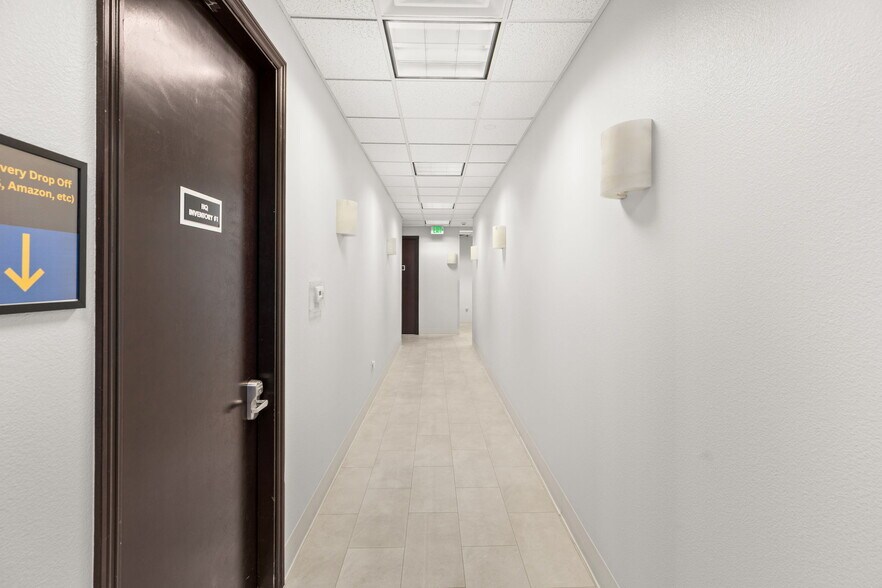 More Photos Of 7830 W Sahara Ave, Las Vegas Office For Sale