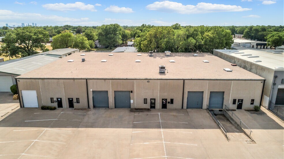 More Photos Of 2321 Solona St, Haltom City Warehouse For Lease