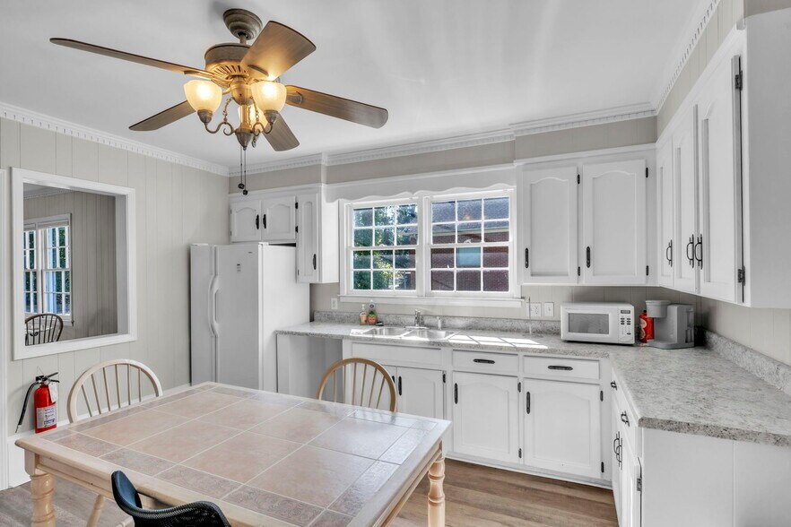 More Photos Of 408 N Main St, Greer Office For Sale