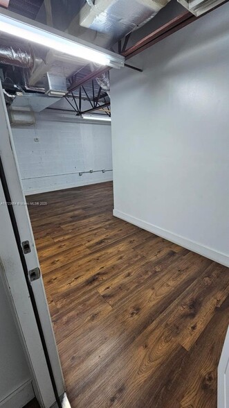 More Photos Of 1723-1745 W 37th St, Hialeah Showroom For Sale