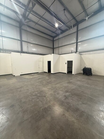 More Photos Of 2710 N Parkland Blvd, Ogden Warehouse For Lease