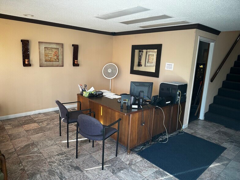 More Photos Of 125 N Fort Worth St, Midland Office For Sale