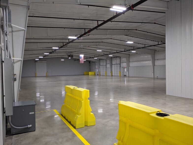More Photos Of 17 International Ct, Greenville Warehouse For Lease