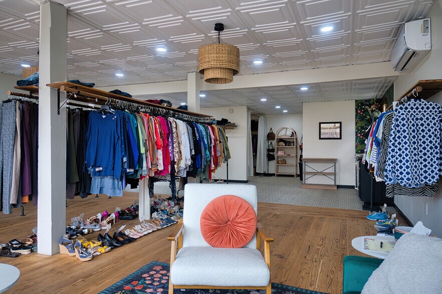 More Photos Of 5708 Grand Central Ave, Vienna Storefront Retail Residential For Sale