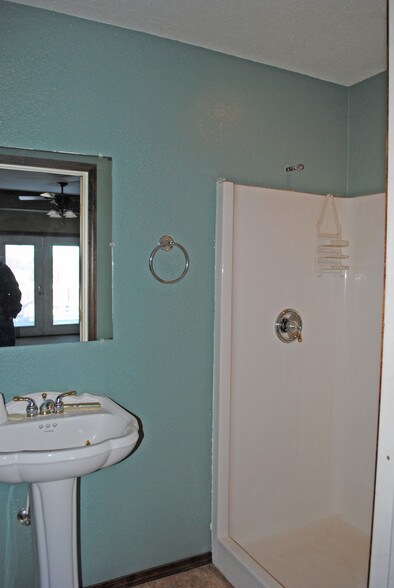 More Photos Of 223-227 S Main St, Wagoner Warehouse For Sale