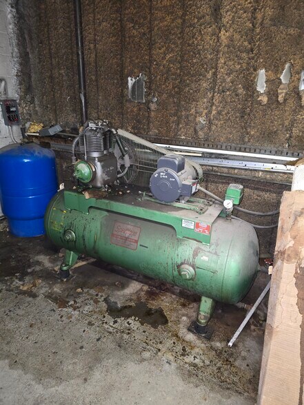 More Photos Of 8342 Airport Hwy, Holland Warehouse For Sale