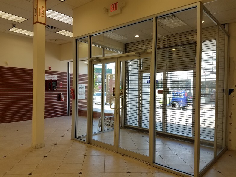 More Photos Of 1260-1268 River St, Hyde Park Storefront For Lease