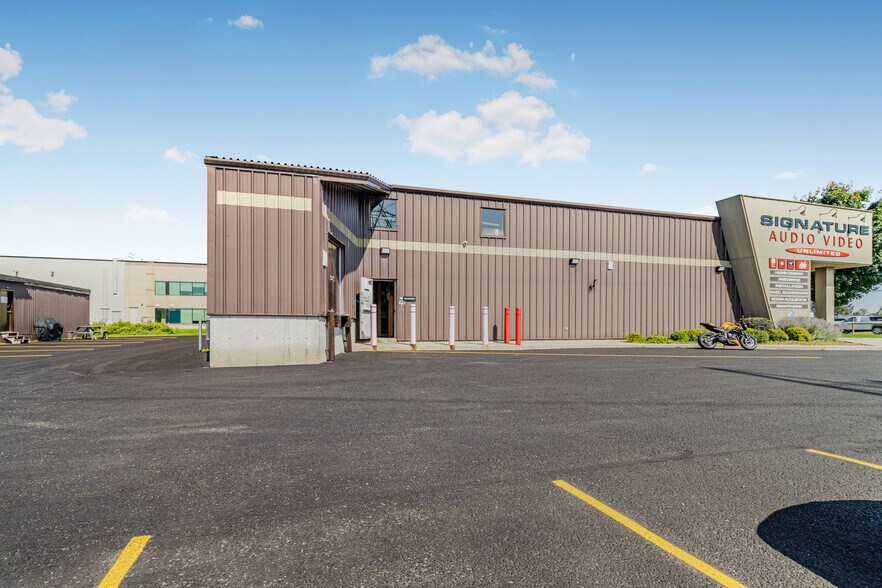 More Photos Of 126 Iber Rd, Ottawa Showroom For Sale