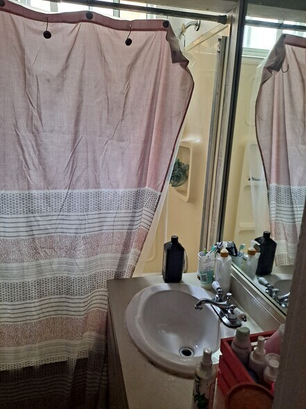 More Photos Of 1818-1820 Winhurst St, Pittsburgh Apartments For Sale