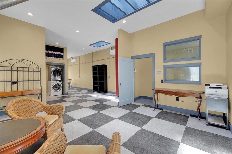 More Photos Of 228 1st St, Marysville Storefront Retail Residential For Sale