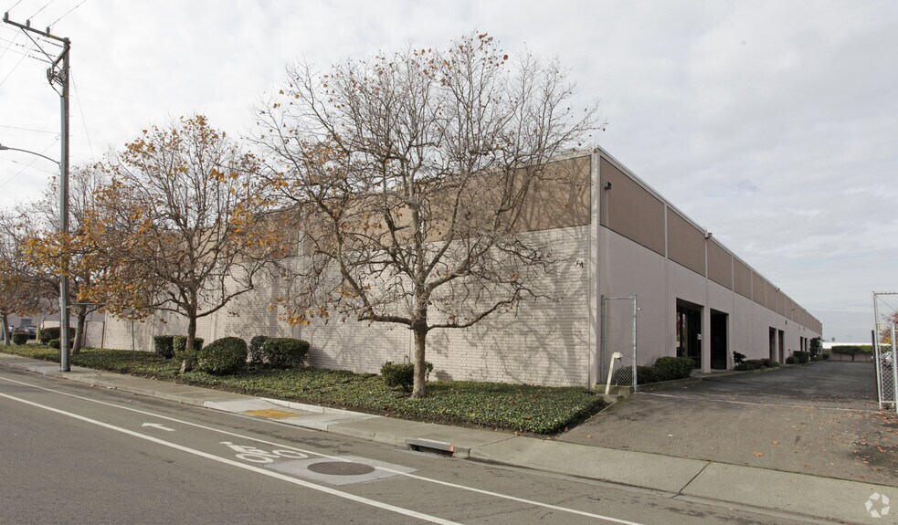 More Photos Of 2100-2114 Adams Ave, San Leandro Warehouse For Lease