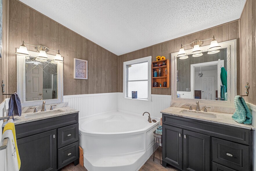 More Photos Of 19645 Nordt Rd, Damon Manufactured Housing Mobile Home Park For Sale