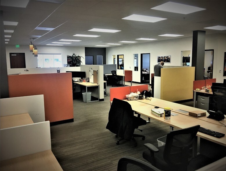 More Photos Of 3853 Calle Fortunada, San Diego Light Manufacturing For Lease