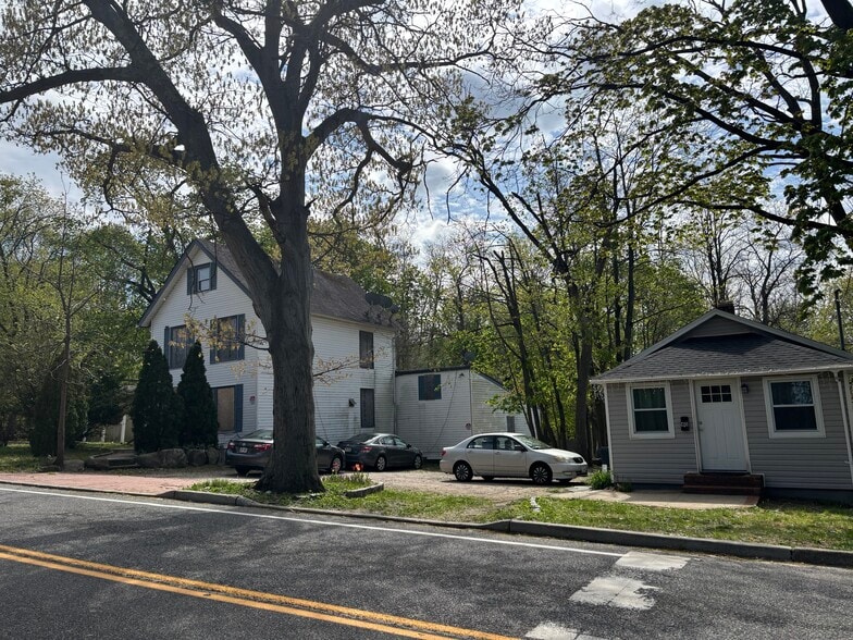 Primary Photo Of 44 1st Ave, Kings Park Multifamily For Sale