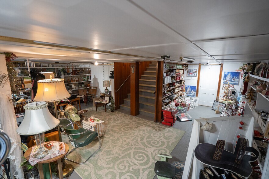 More Photos Of 433 Main St, Frankfort General Retail For Sale
