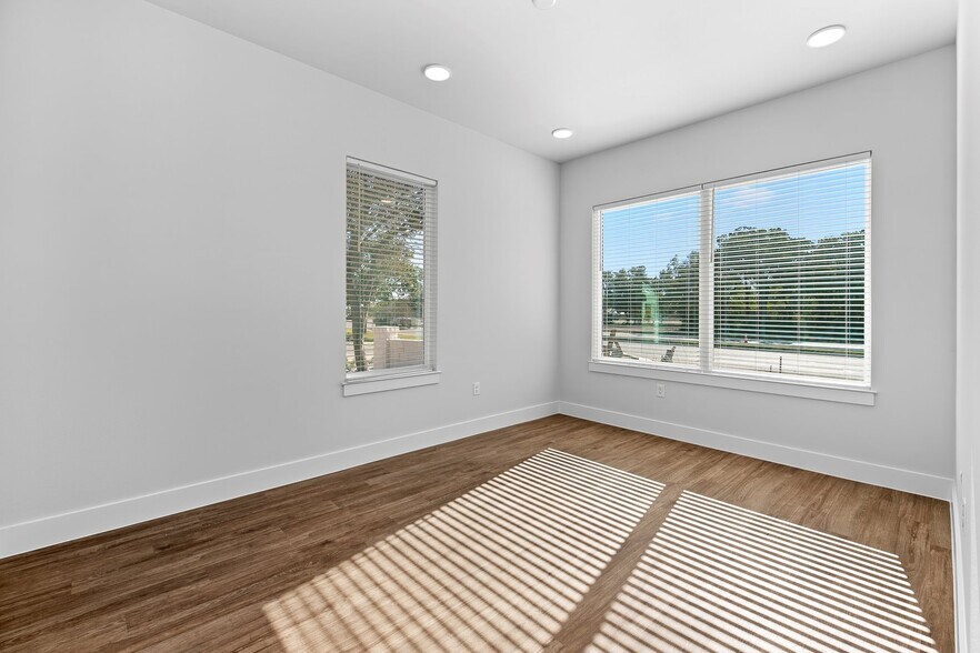 More Photos Of 3835 County Road 175, Round Rock Office For Sale