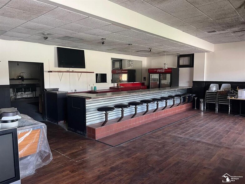More Photos Of 1090 N Dixie Hwy, Monroe Restaurant For Sale