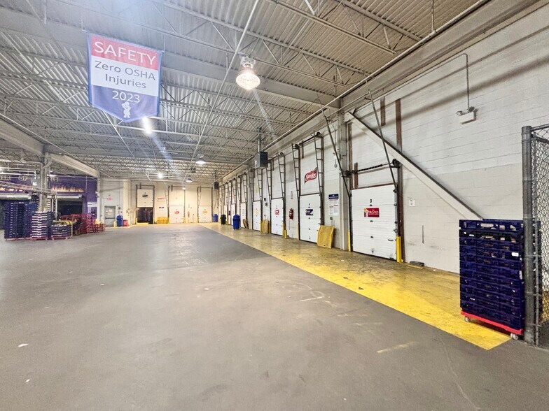 More Photos Of 328 Selleck St, Stamford Food Processing For Lease