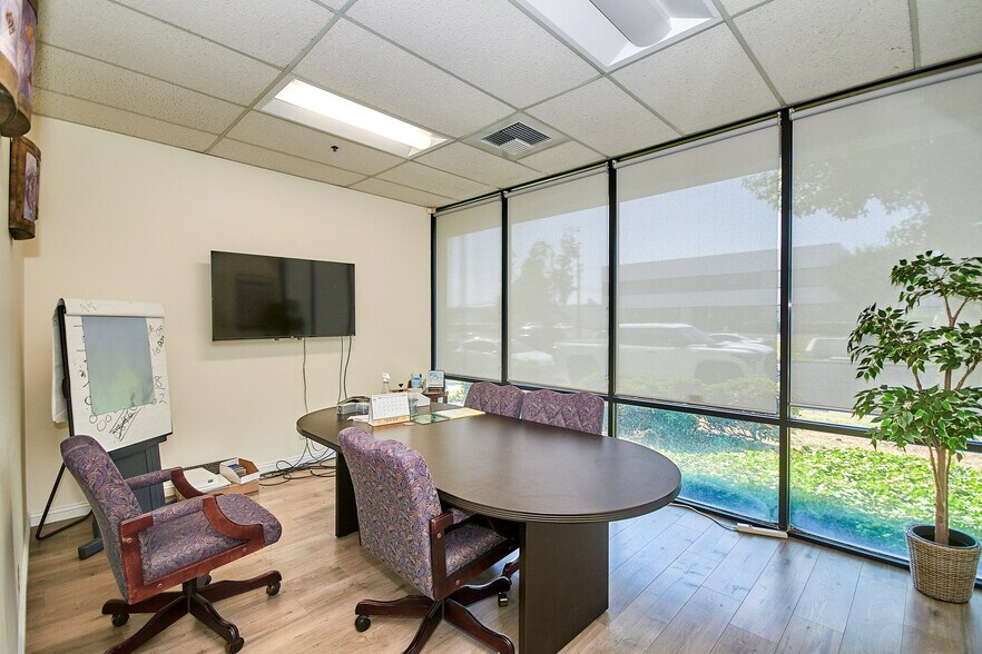 More Photos Of 560 S Melrose St, Placentia Warehouse For Lease