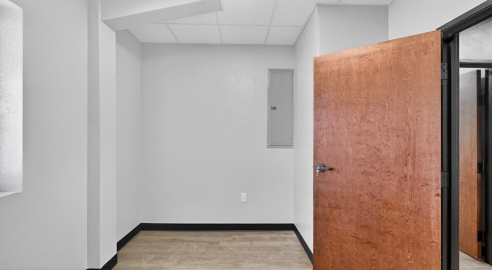 More Photos Of 16510 W Basin St, Odessa Warehouse For Sale