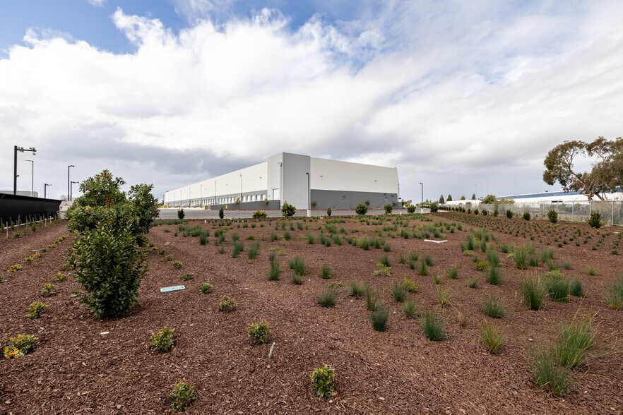 More Photos Of 25500 Clawiter Rd, Hayward Warehouse For Lease