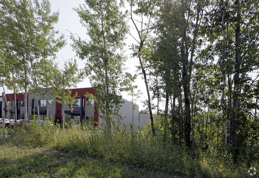 More Photos Of 201 Omer-Deserres Rue, Blainville Warehouse For Sale
