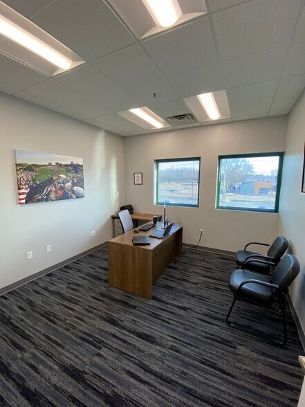 More Photos Of 808-812 Lyndon Ln, Louisville Unknown For Lease
