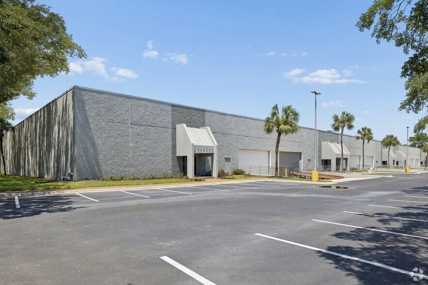 More Photos Of 9410 Parker Ave, Jacksonville Warehouse For Lease