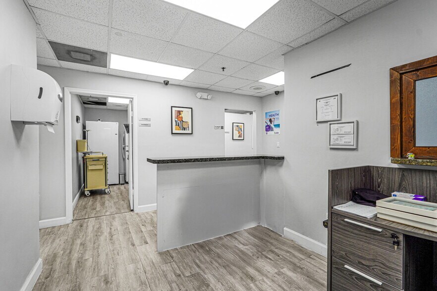 More Photos Of 2645 SW 37th Ave, Miami Medical For Sale