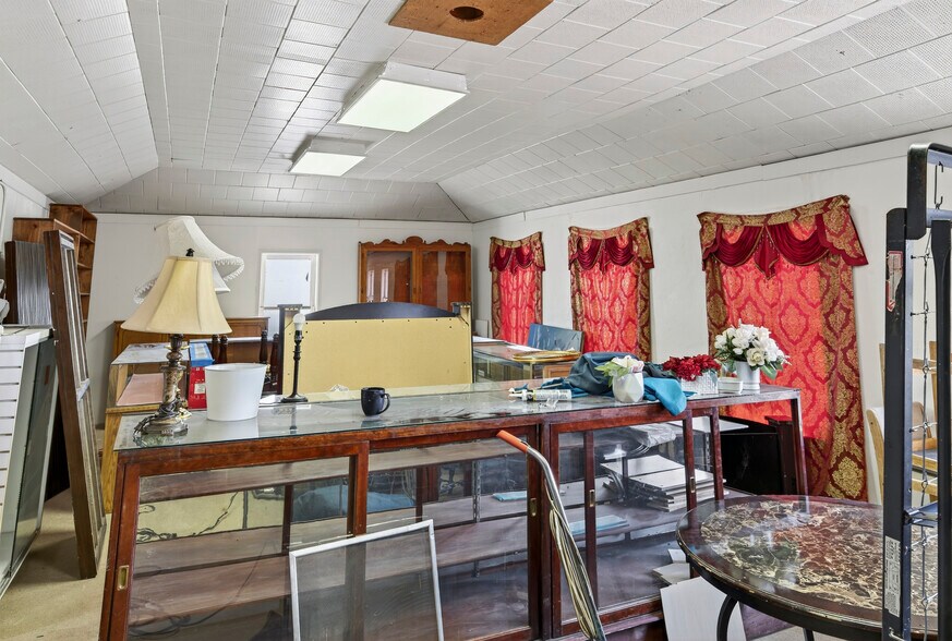 More Photos Of 2091 Locust Rd, Montrose Apartments For Sale