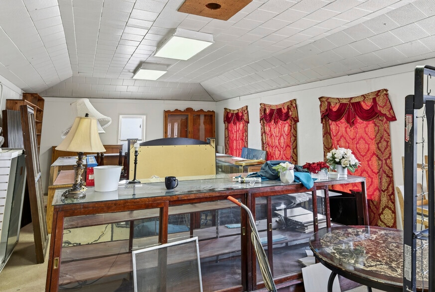 More Photos Of 2091 Locust Rd, Montrose Apartments For Sale