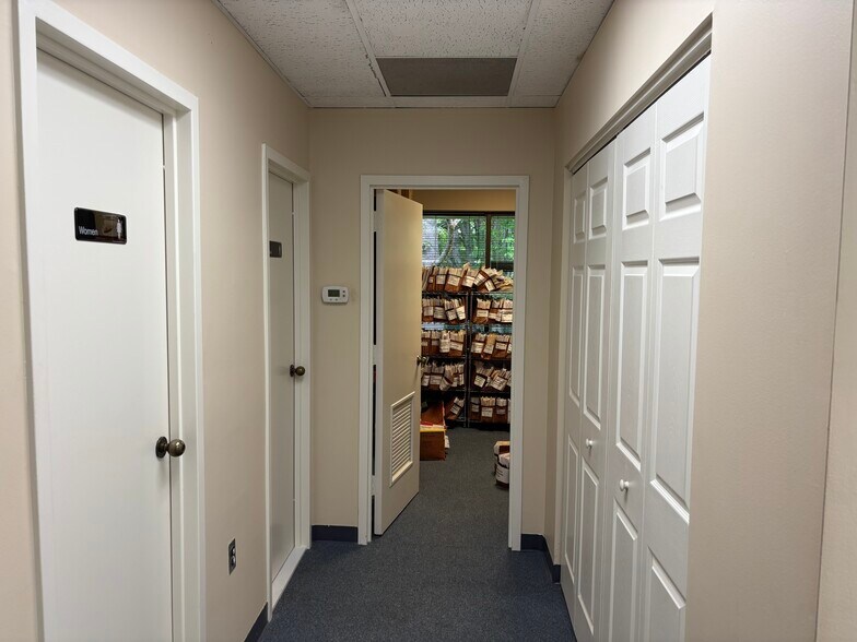 More Photos Of 11860-11864 Sunrise Valley Dr, Reston Office For Sale