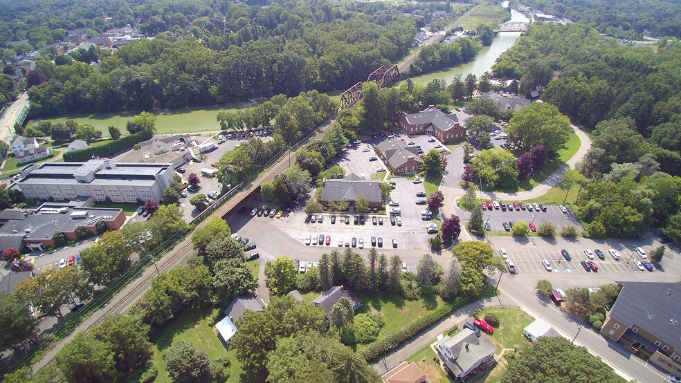 More Photos Of 10 Grove St, Pittsford Office For Lease