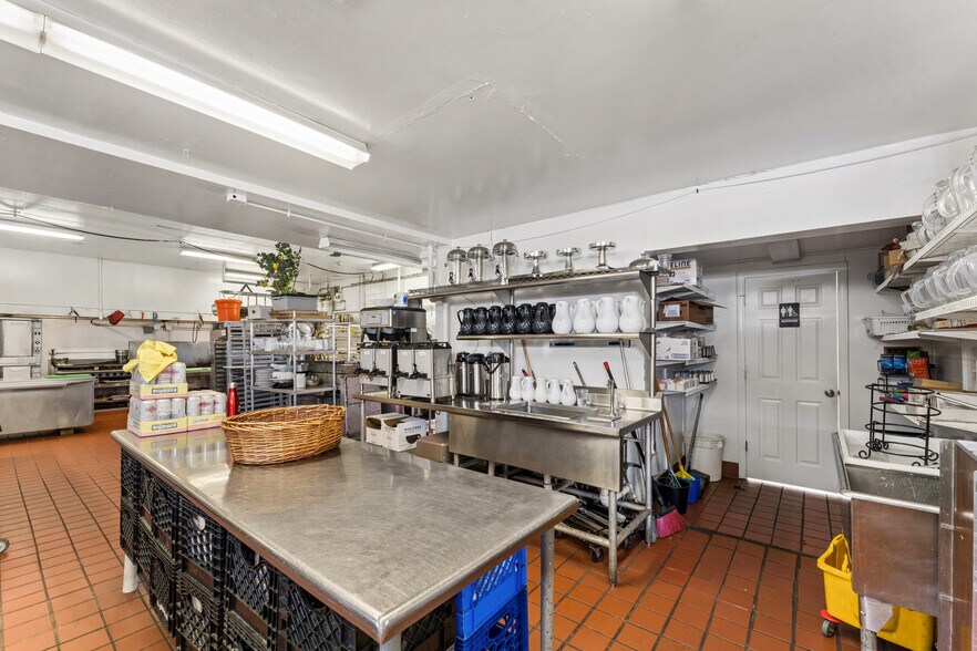 More Photos Of 62 Cove St, New Haven Specialty For Sale