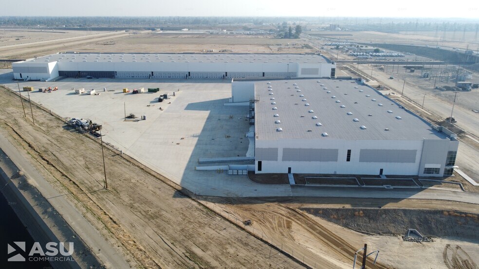 More Photos Of 2152 Coffee Rd, Bakersfield Distribution For Lease