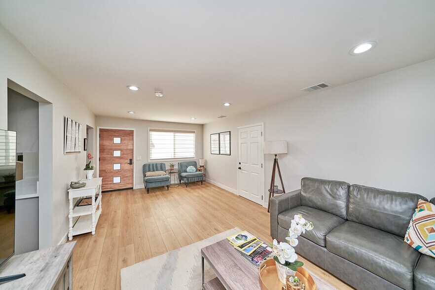 More Photos Of 618 Juniper Ave, Fullerton Assisted Living For Sale