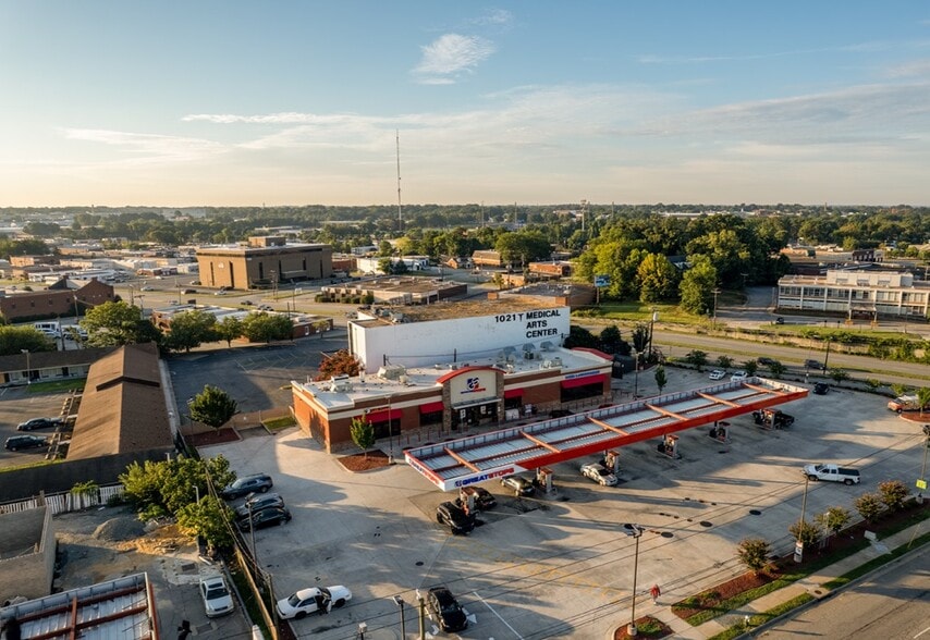 More Photos Of 1100 Summit Ave, Greensboro Service Station For Sale