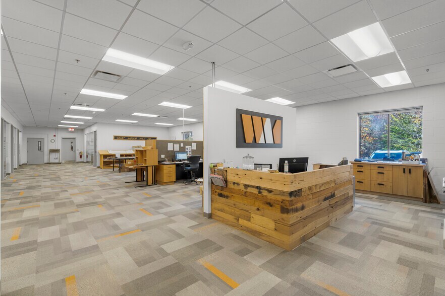 More Photos Of 10 Mile Hill Rd, Newtown Warehouse For Lease
