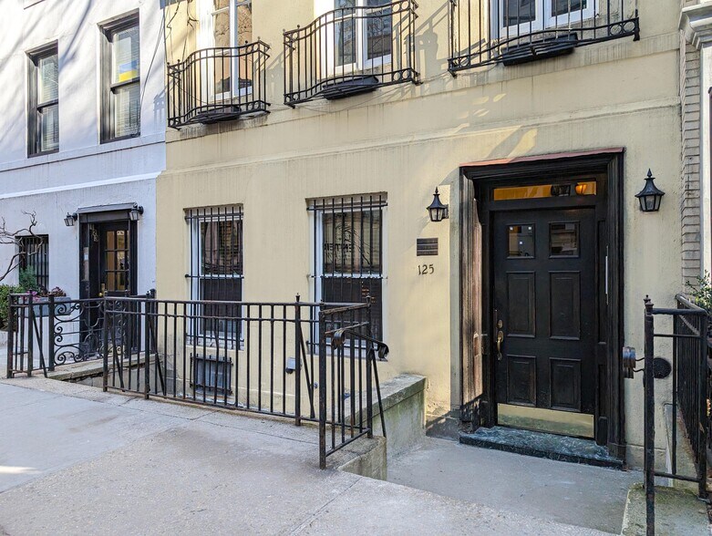 More Photos Of 125 E 64th St, New York Apartments For Sale