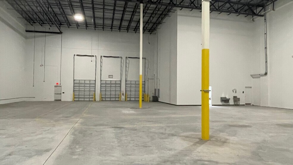 More Photos Of 3042 NW 73rd St, Miami Distribution For Lease